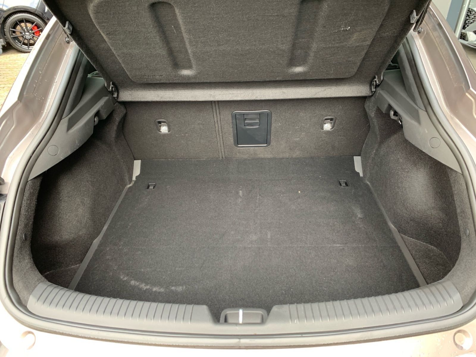 Fahrzeugabbildung Hyundai i30 Fastback 7-DCT 1.6 CRDi Prime Mild-Hybrid ne