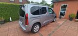 Opel Combo Life 1,2T, AT,  Behindertengerecht - silberne Opel Combo