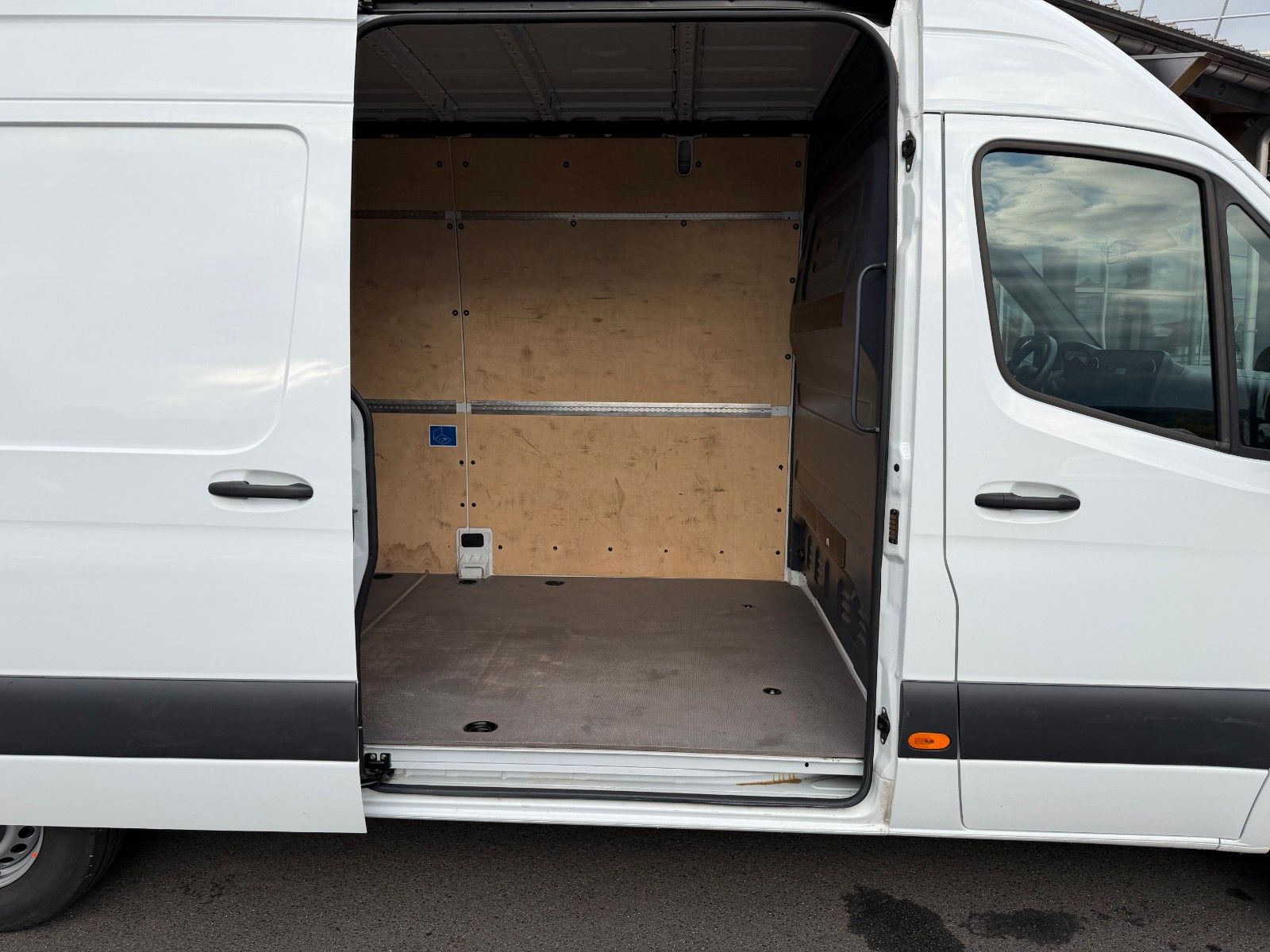 Fahrzeugabbildung Mercedes-Benz eSprinter 312 Klima SHZ Kamera