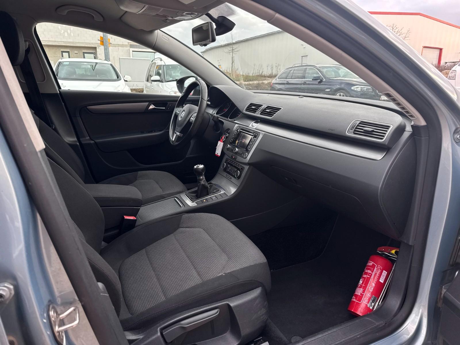 Volkswagen Passat 2011 — photo 10