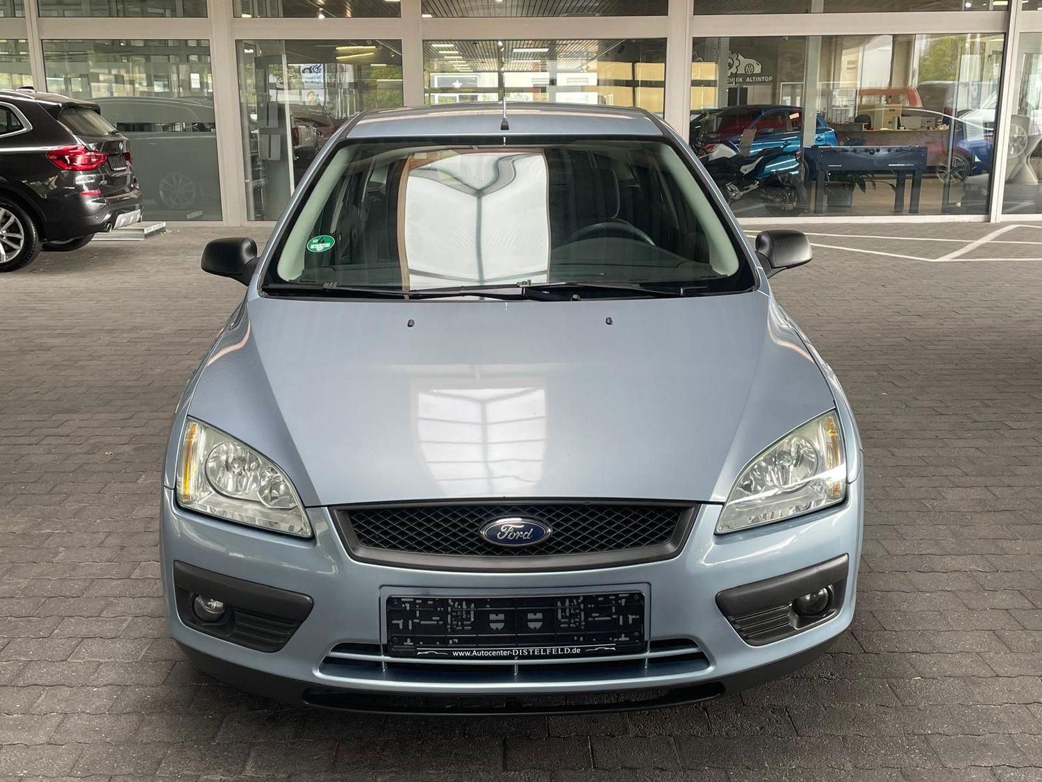 Ford Focus 2006 — вигляд ззаду