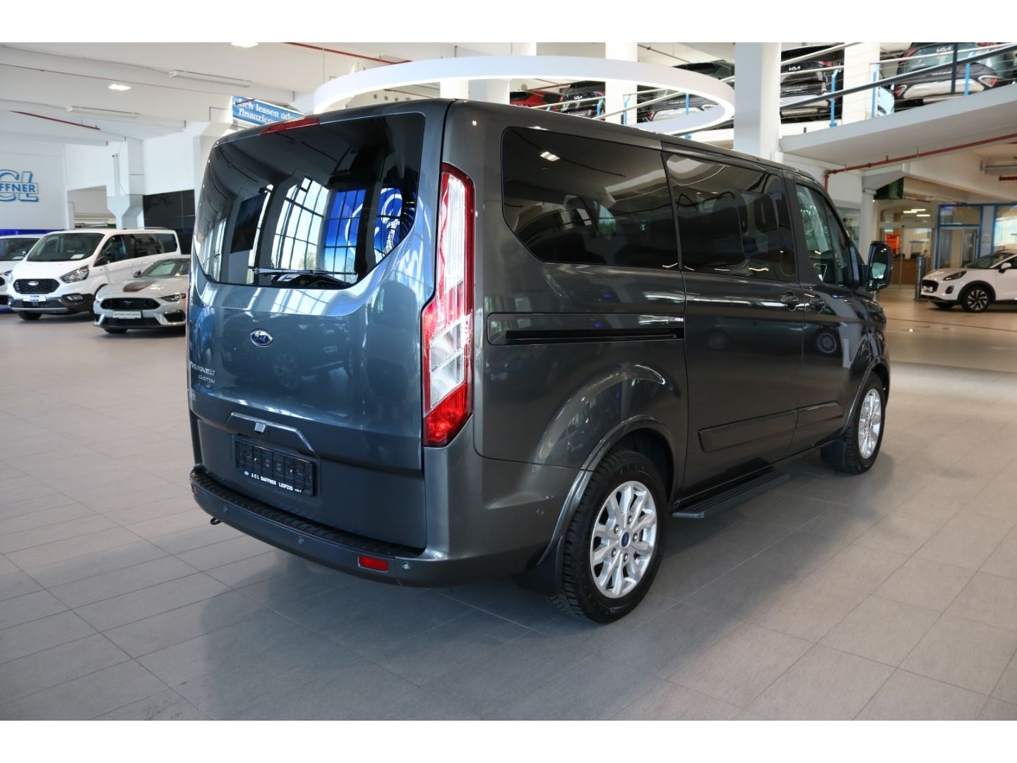 Fahrzeugabbildung Ford Tourneo Custom 320 L1 Titanium 2.0 TDCi EU6d Tit