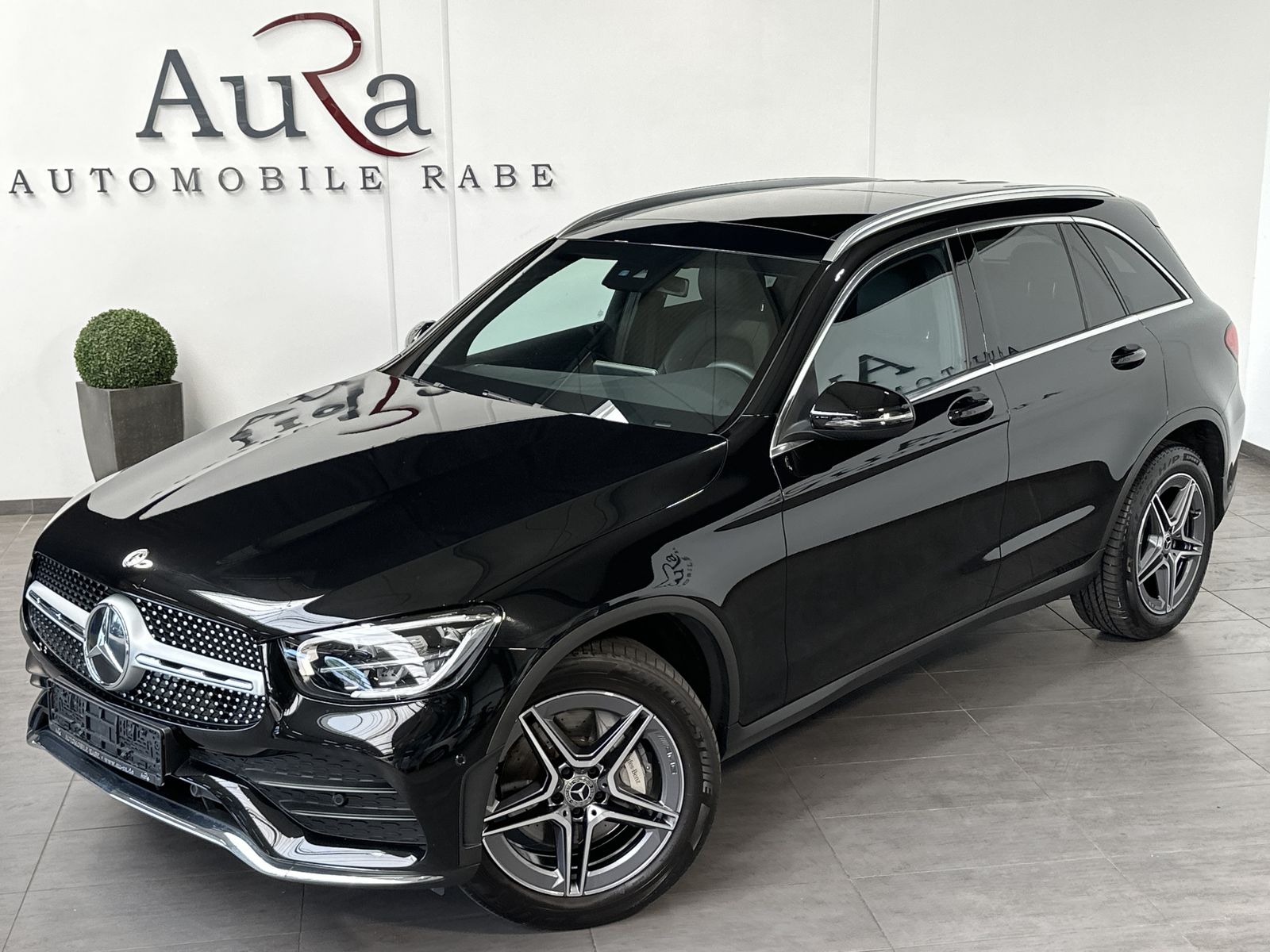 Fahrzeugabbildung Mercedes-Benz GLC 300d 4M AMG-Line NAV+LED+KAM+PANO+CARPLAY+VC