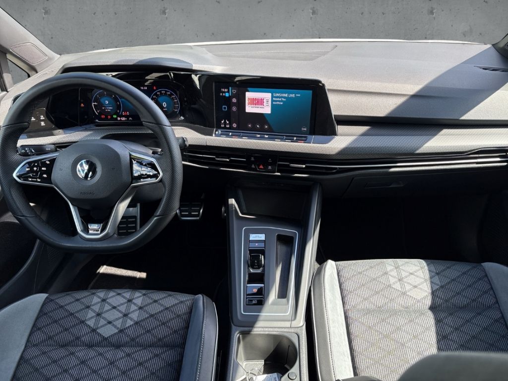 Fahrzeugabbildung Volkswagen Golf 8 TDI DSG R-Line AHK IQ.Light Pano Navi ACC