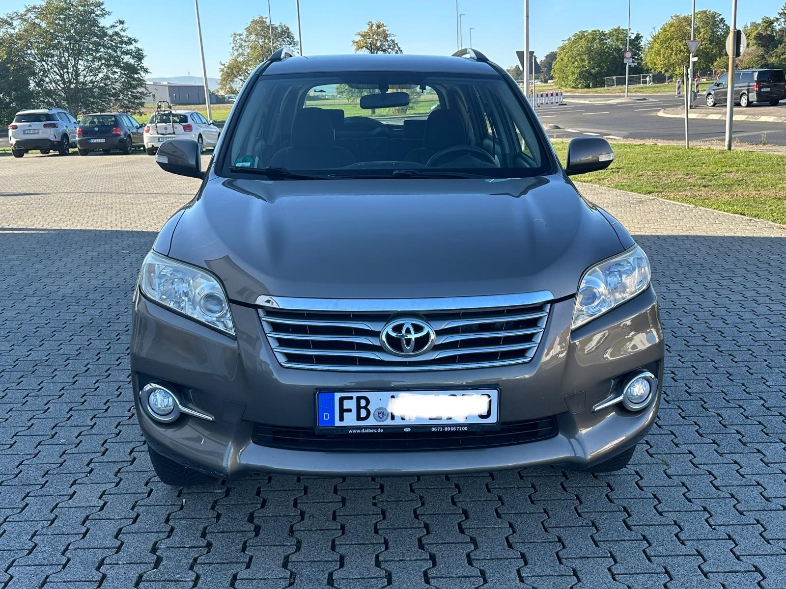 Toyota RAV 4 2.0 VVT-i 158 ch Essence • Attelage • Radar de recul • Barres de toit
