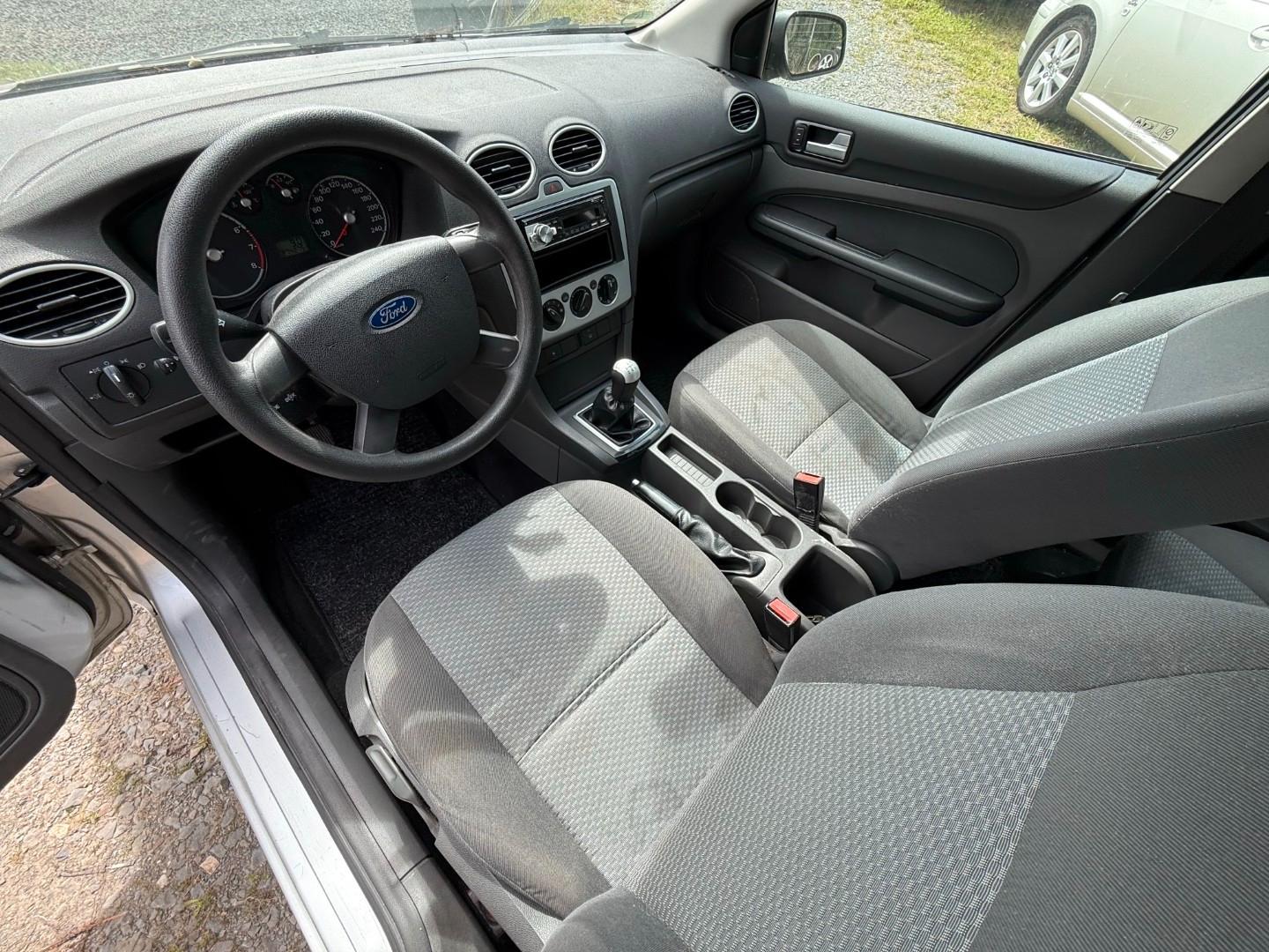 Ford Focus 2006 — photo 13
