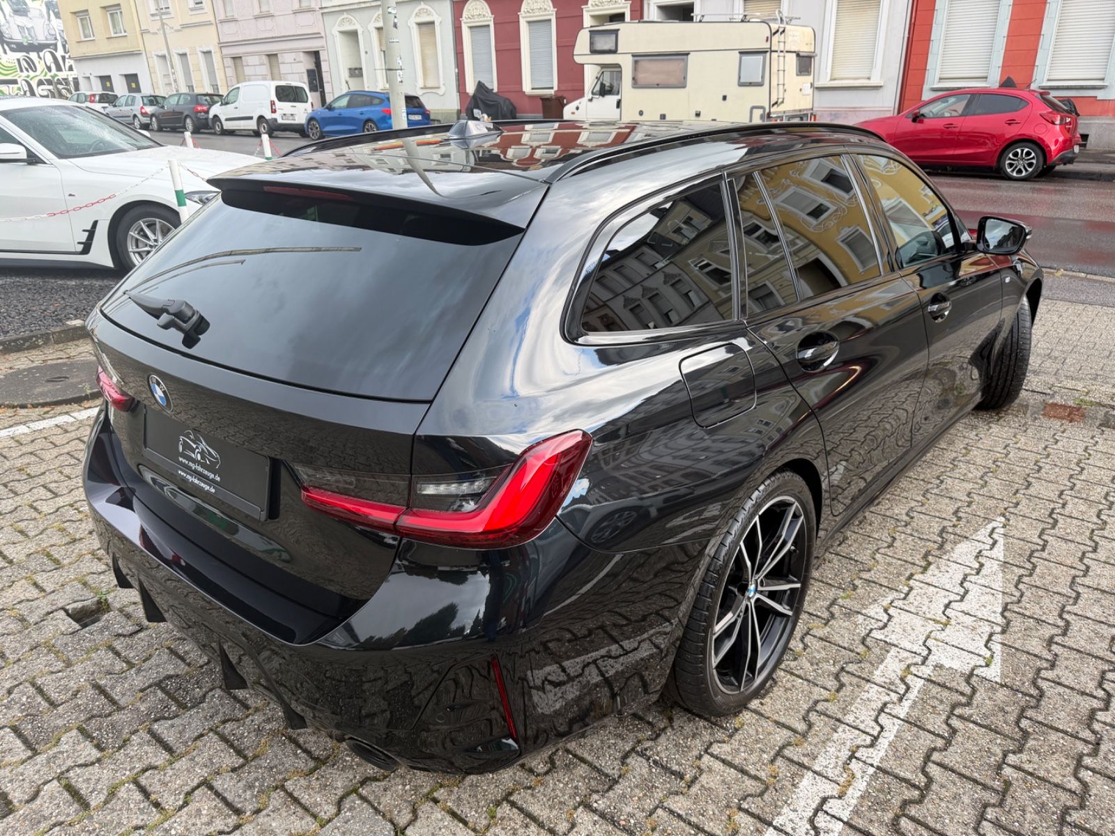 Fahrzeugabbildung BMW 330d xDrive Touring M SPORT PRO PANO STANDH. AHK