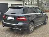 Mercedes-Benz ML 63 AMG 4MATIC +  Scheckheft + TÜV  - gebrauchte Mercedes-Benz ML 63 AMG aus dem Jahr 2012
