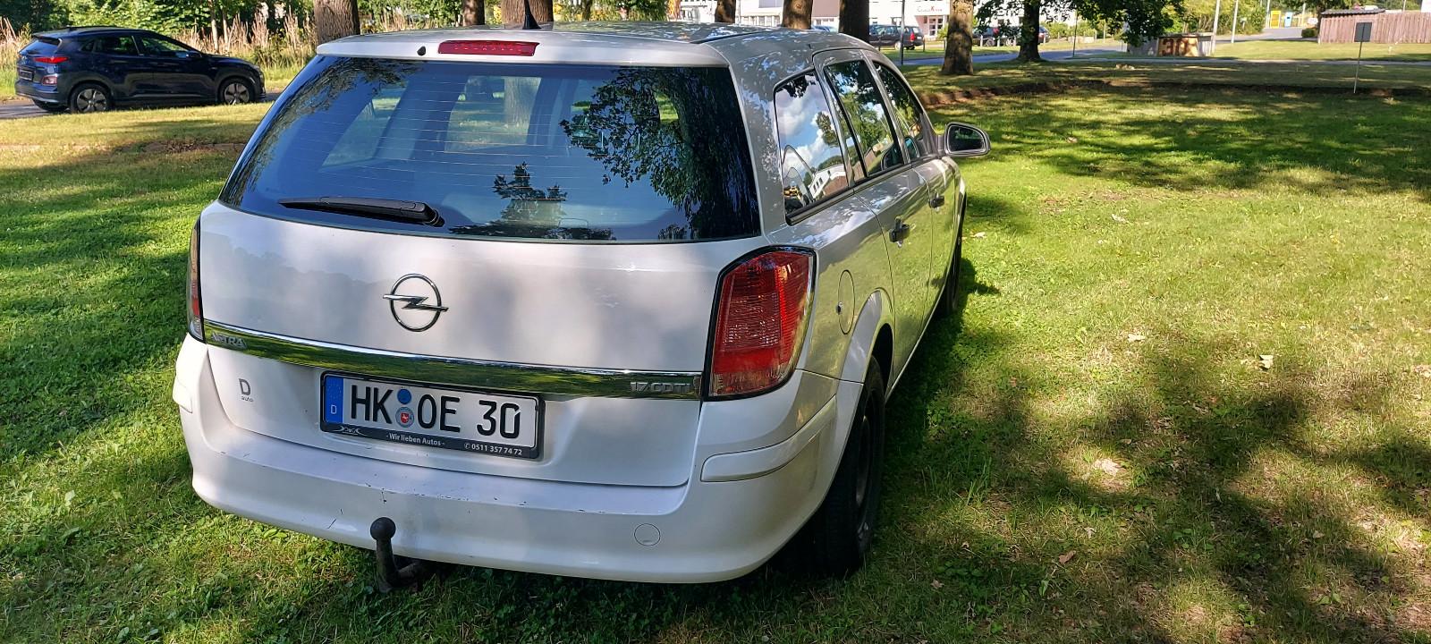 Opel Astra 2010 — interior