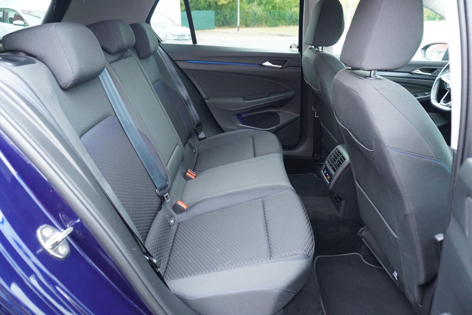 Volkswagen Golf VIII eTSI Klimaaut. LED Navi Kamera, миниатюра 14