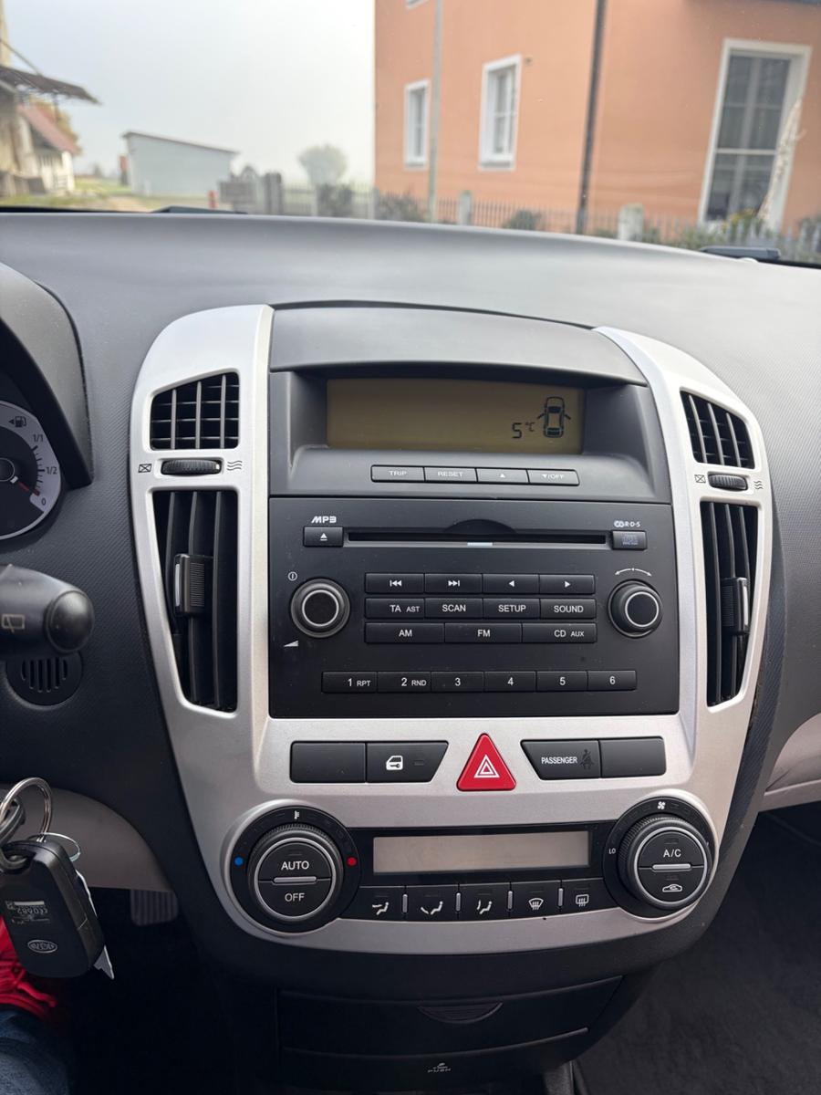 Kia cee'd 2010 — photo 29