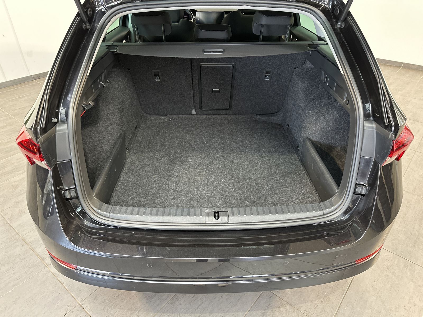 Fahrzeugabbildung SKODA Octavia Combi 2.0 TDI DSG Ambition NAV+LED+ACC