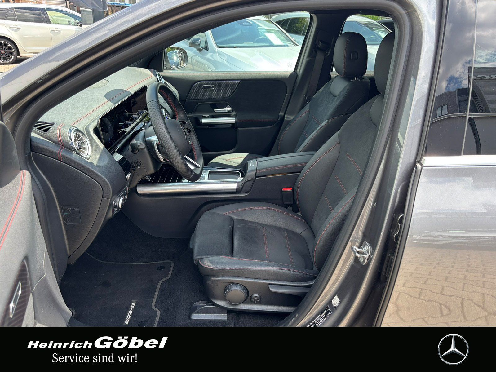 Fahrzeugabbildung Mercedes-Benz EQA 300 4M AMG*AHK*FAP*ADV-SOUND*360°KAM*AMBIENT