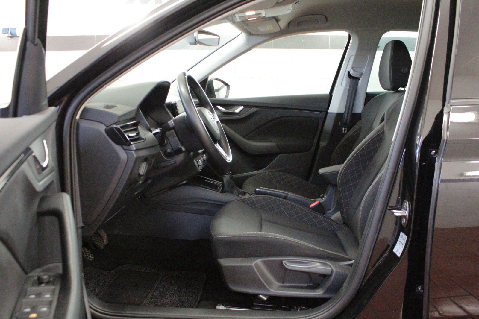 Fahrzeugabbildung SKODA Kamiq 1.0 TSI 85kW Ambition *Winterräder Alu*