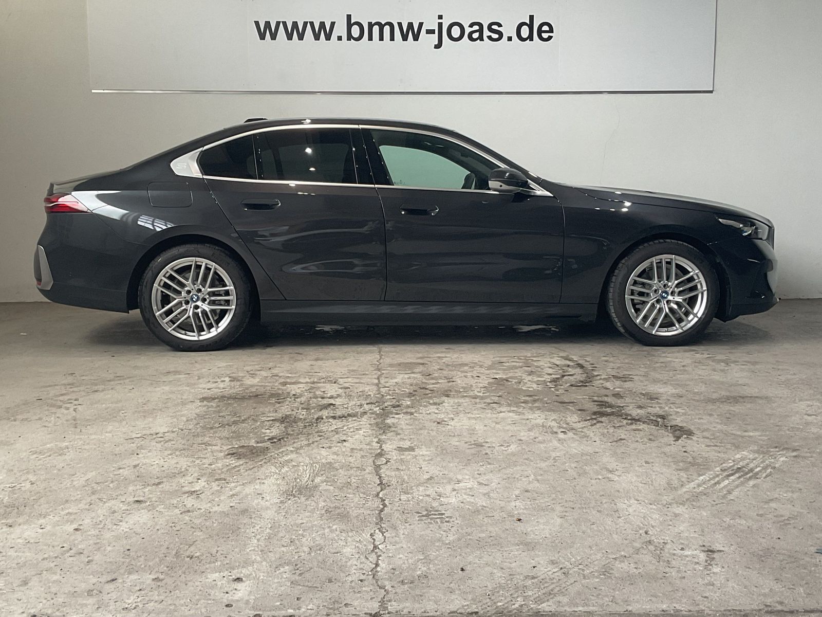 Fahrzeugabbildung BMW 530e 19" LMR, Panorama-Glasdach, Sitzbelüftung v