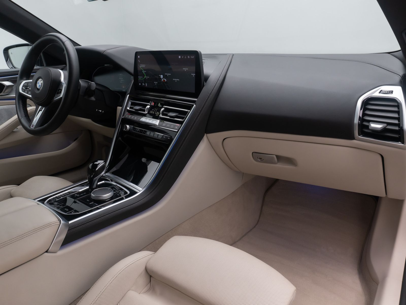 Fahrzeugabbildung BMW 840i xD Individual B&W SoftCl Laser 360°HUD Voll