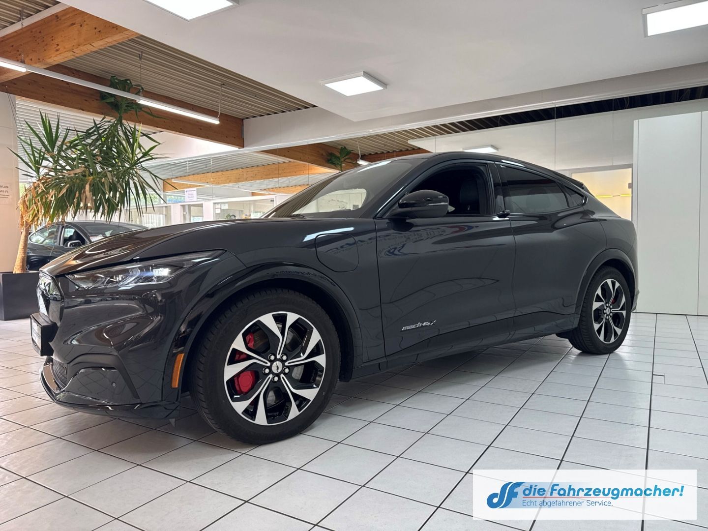 Fahrzeugabbildung Ford Mustang MACH-E Mach-E Premium AWD Navi Digitales
