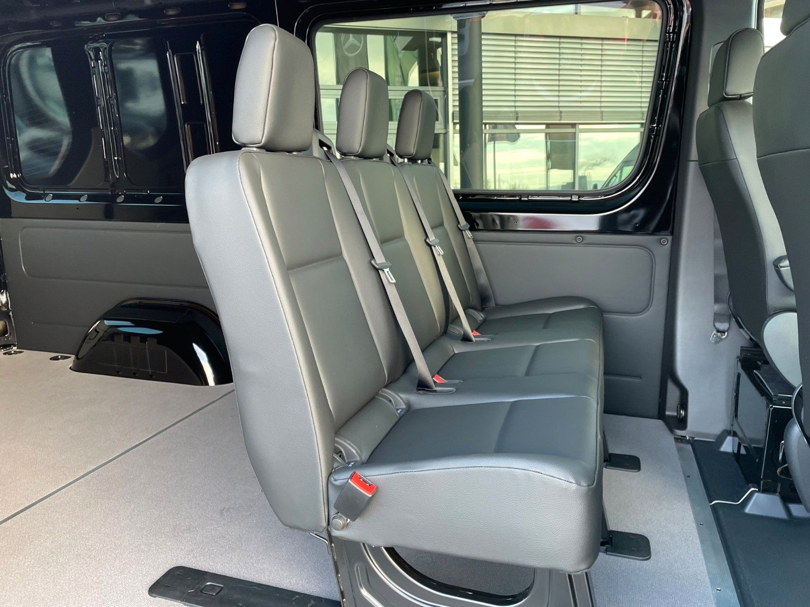 Fahrzeugabbildung Mercedes-Benz Sprinter 317 CDI 3665 DoKa/Mixto Stdheiz AHK3,5