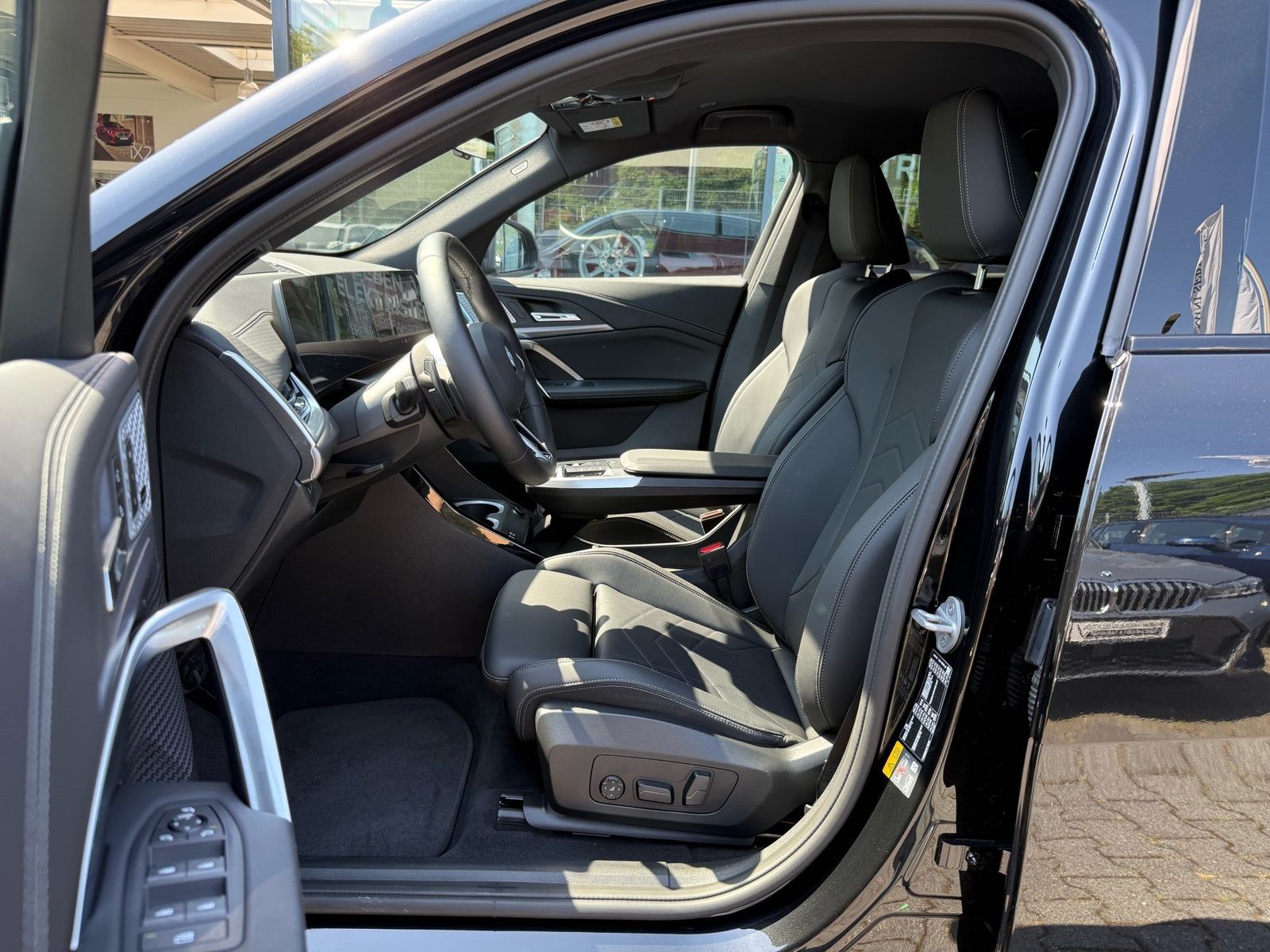 BMW iX2 - Bild 8