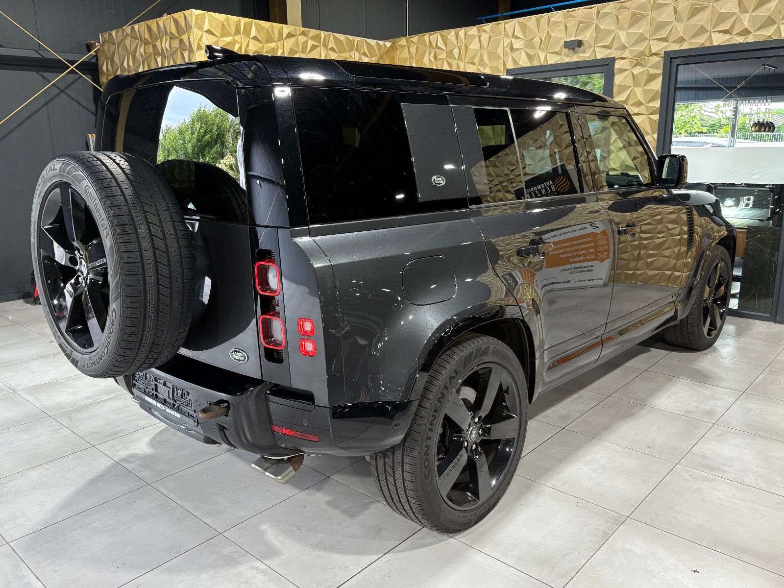 Fahrzeugabbildung Land Rover Defender 110 V8/PANO/ACC/HEAD-UP/360°/APPLE/AMBI
