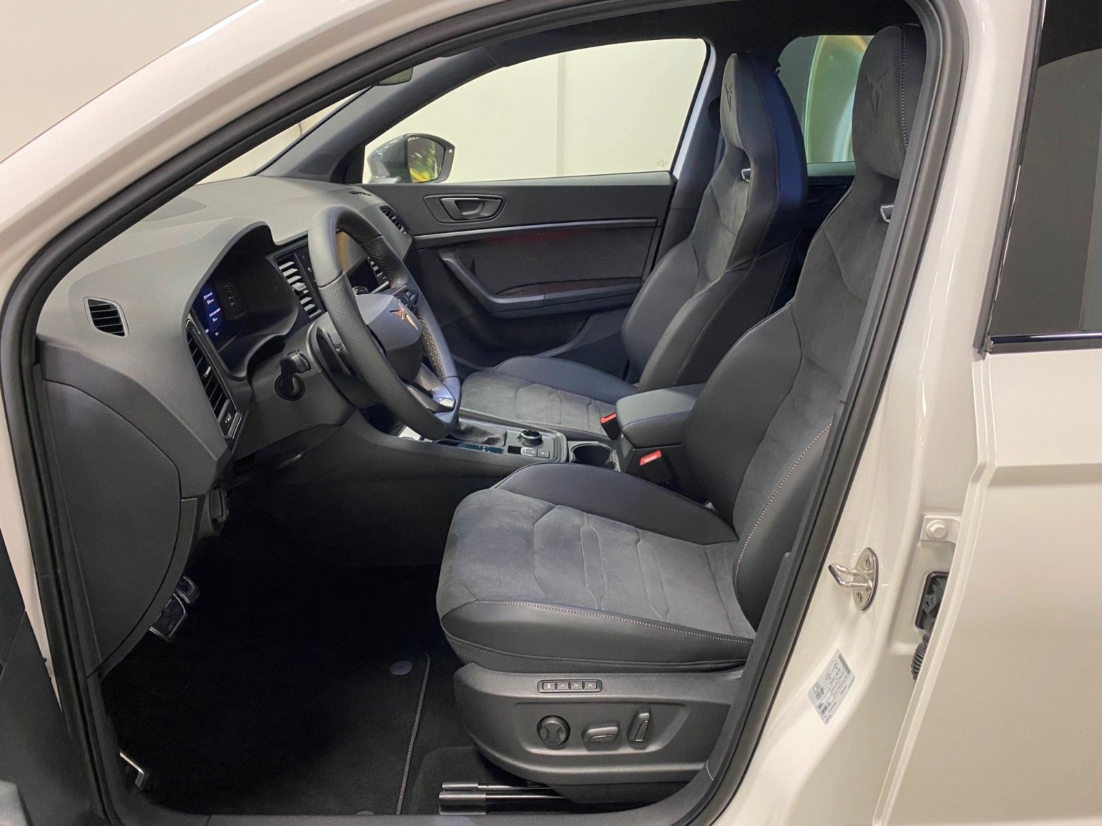 Fahrzeugabbildung CUPRA Ateca 1.5 TSI DSG+AHK schwenk+5 J Garantie+19"+