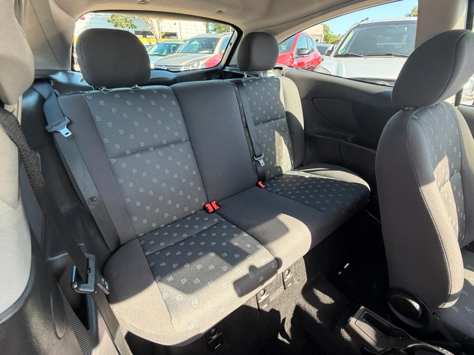 Ford Focus 2004 — photo 16