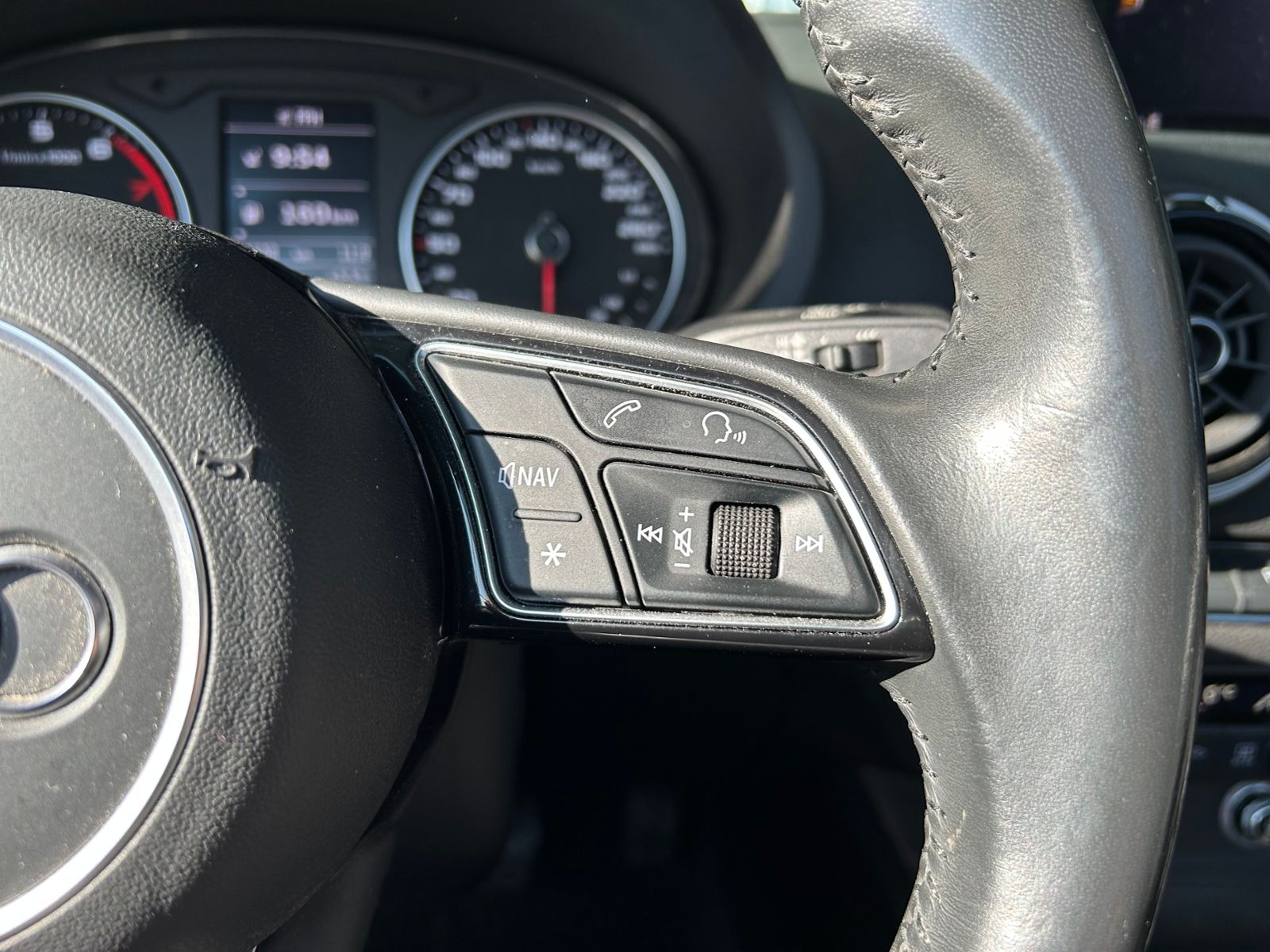 Fahrzeugabbildung Audi A3 Cabriolet 35 TFSI S line sport Nackenhz AHK L