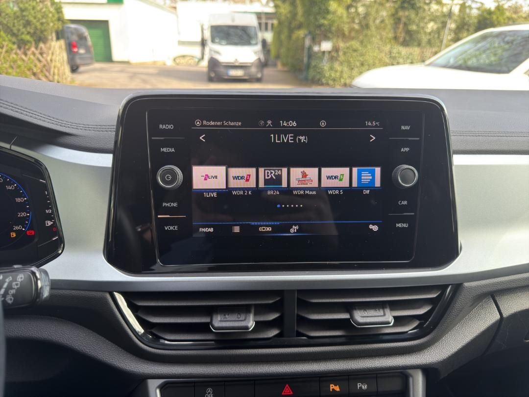 Fahrzeugabbildung Volkswagen T-ROC Life 1.0 TSI,RearView,Navi,LED,SH,Keyless,