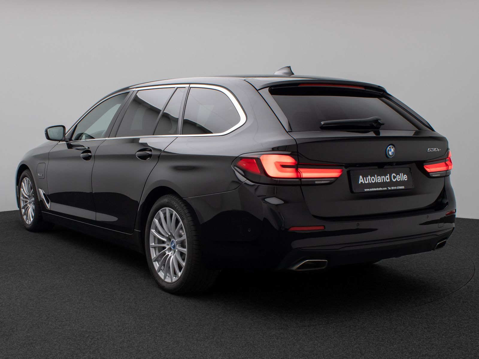Fahrzeugabbildung BMW 530e HUD Laser DAB Kamera H/K AHK Alarm Sport