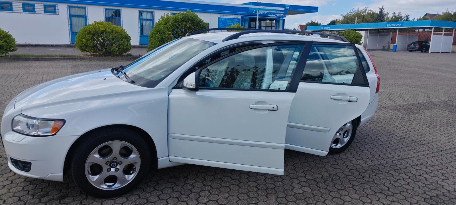 Volvo V50 2011 — photo 10