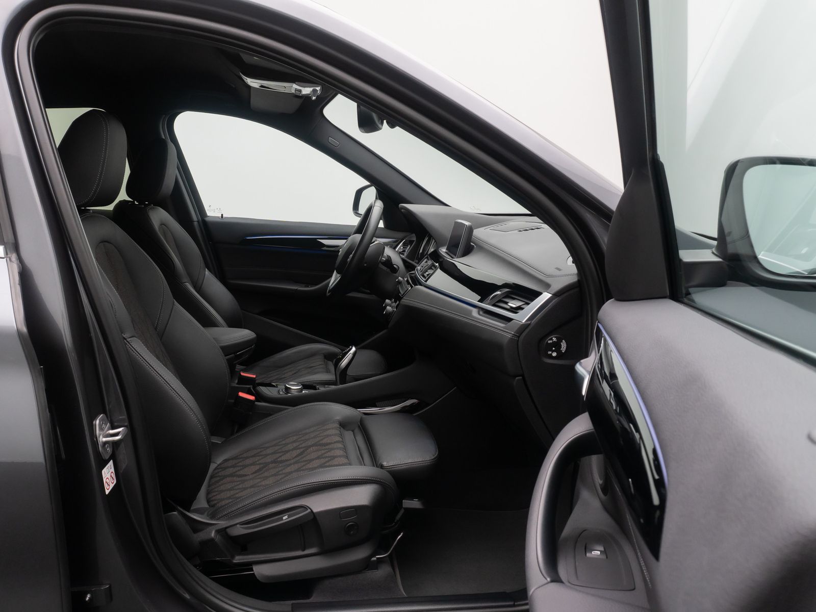Fahrzeugabbildung BMW X1 sD18i xLine DAB Kamera HiFi Komfort Sport 18"