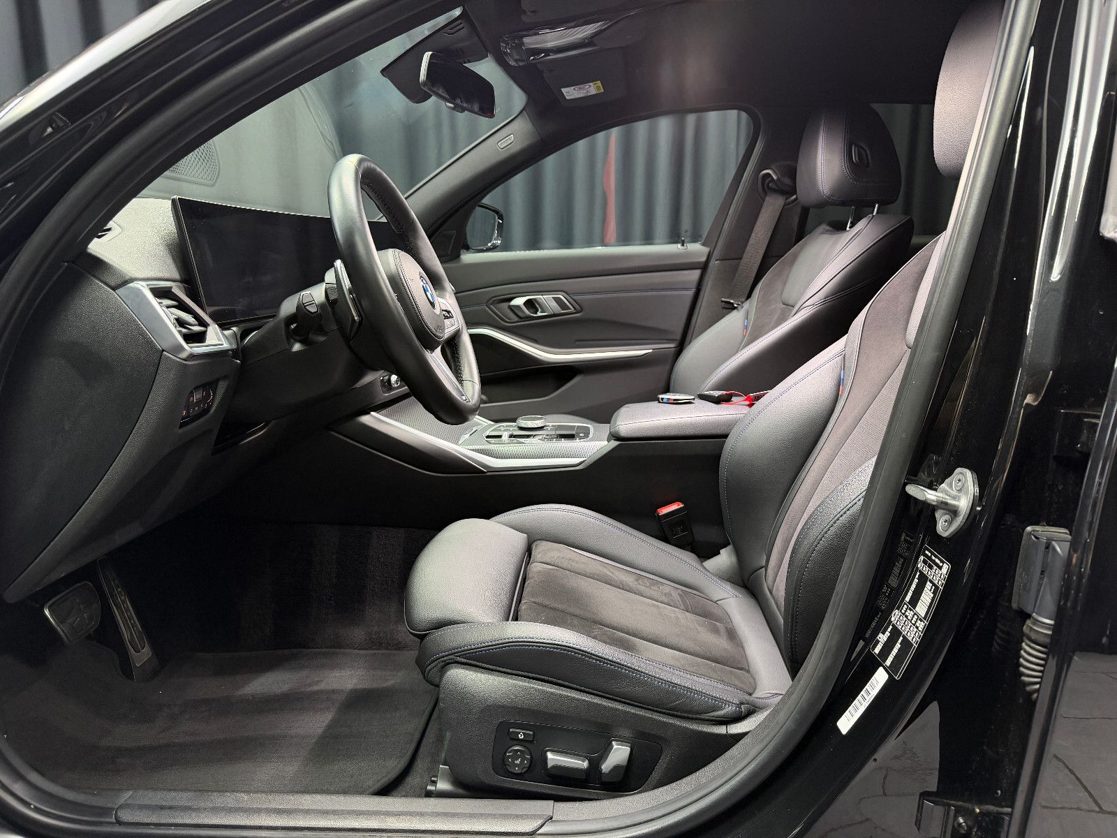 Fahrzeugabbildung BMW 320i Touring M Sport|HIFI|RF-CAM|ACC
