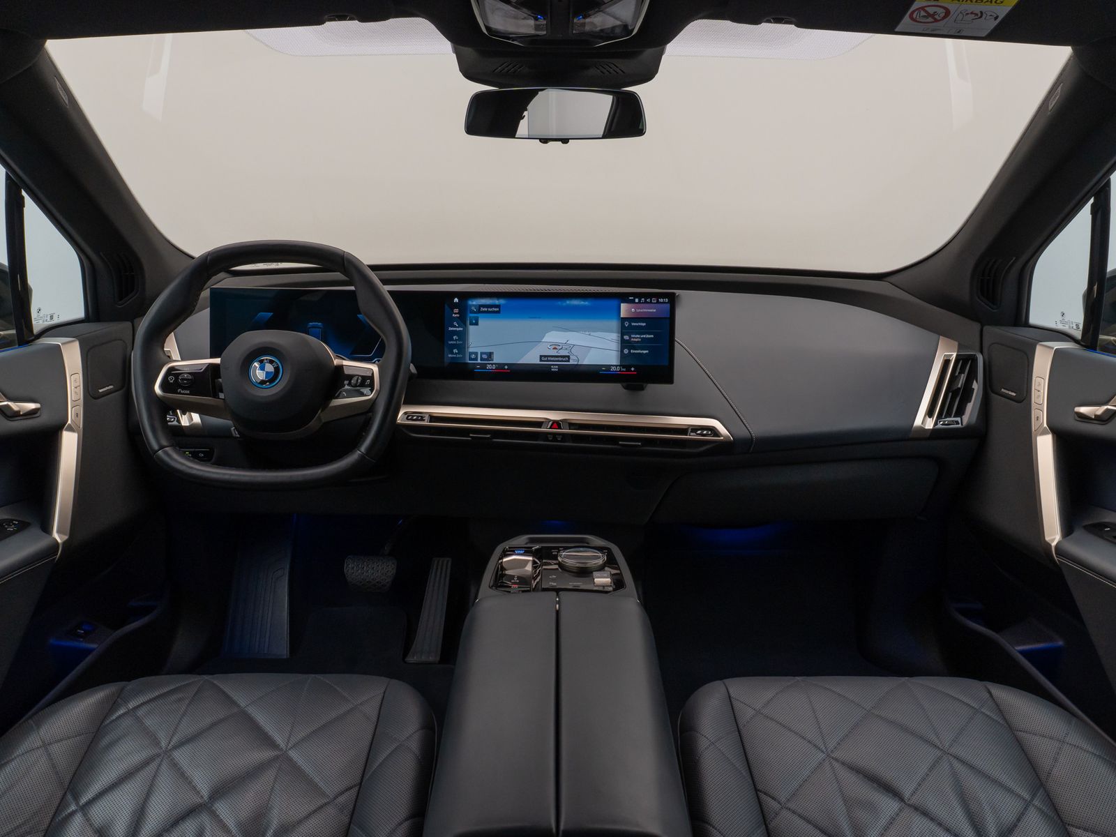 Fahrzeugabbildung BMW iX xD50 Sport 360°H/K DAB SoftCl AHK Komfort 21"