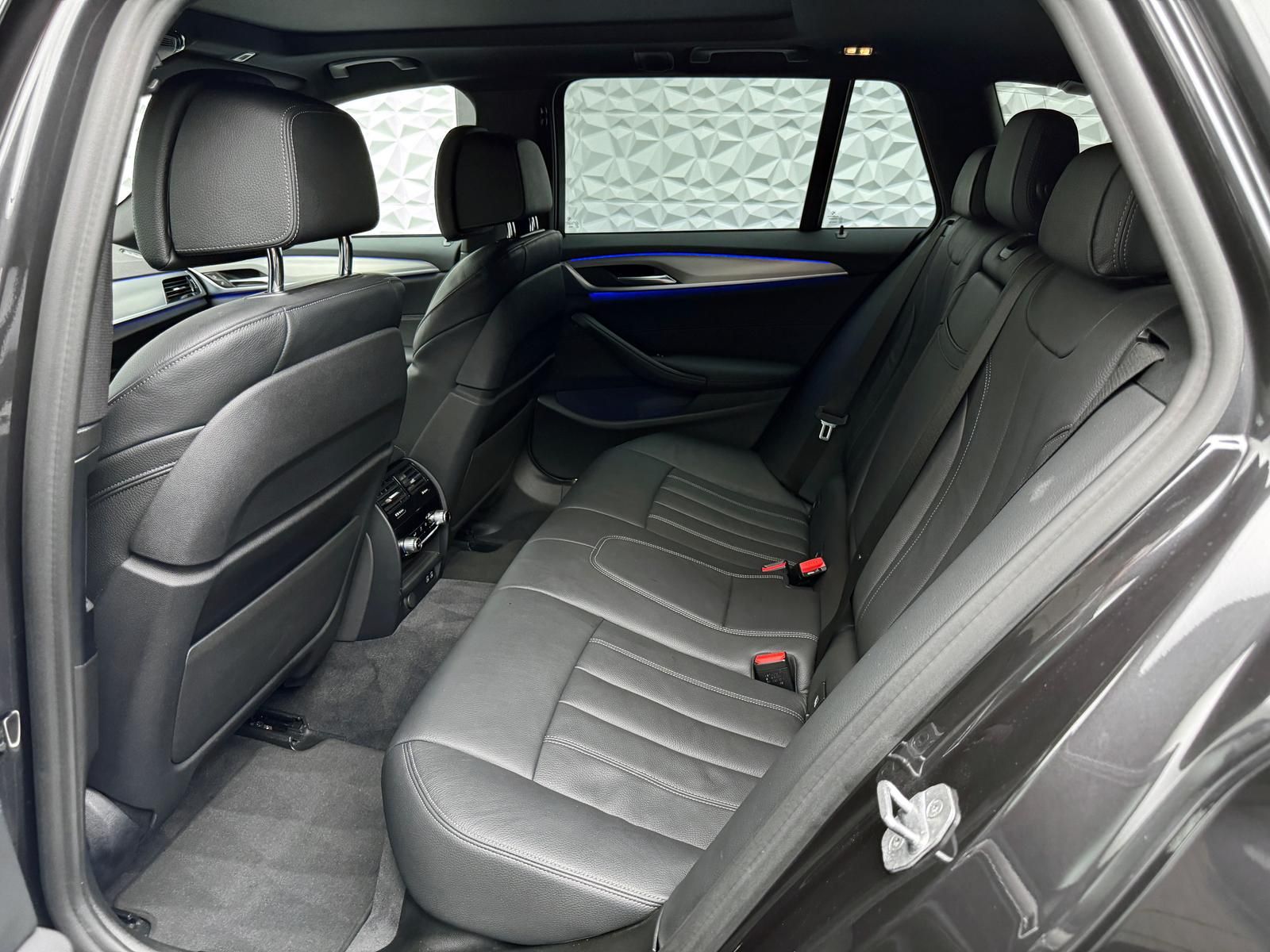Fahrzeugabbildung BMW d*M-PAKET*XDRIVE*LASER*PANO*AHK*ACC*HUD*RCAM
