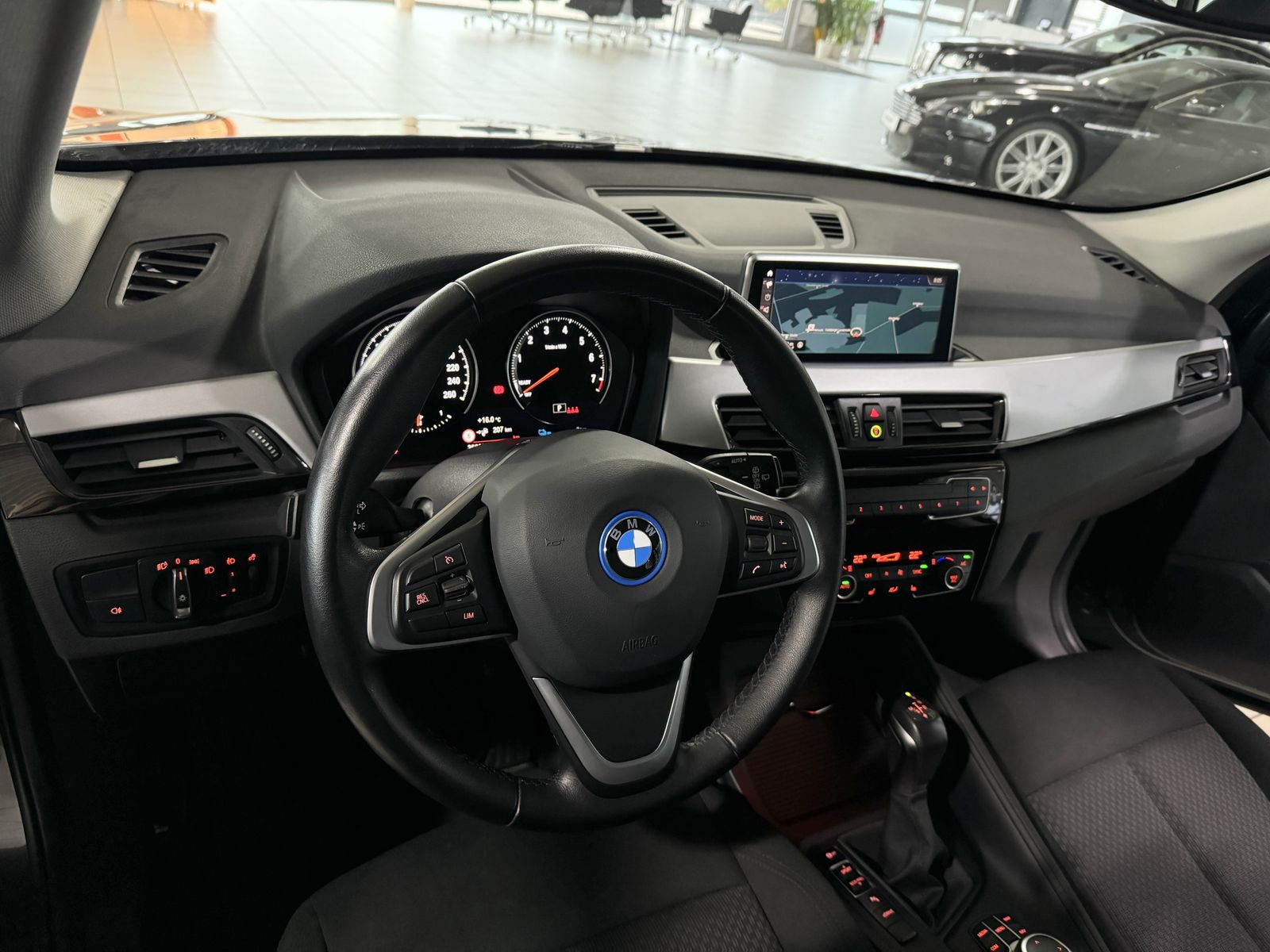 Fahrzeugabbildung BMW X1 xD25e Parkassist DAB PDC Geschwindigkeitsreg.