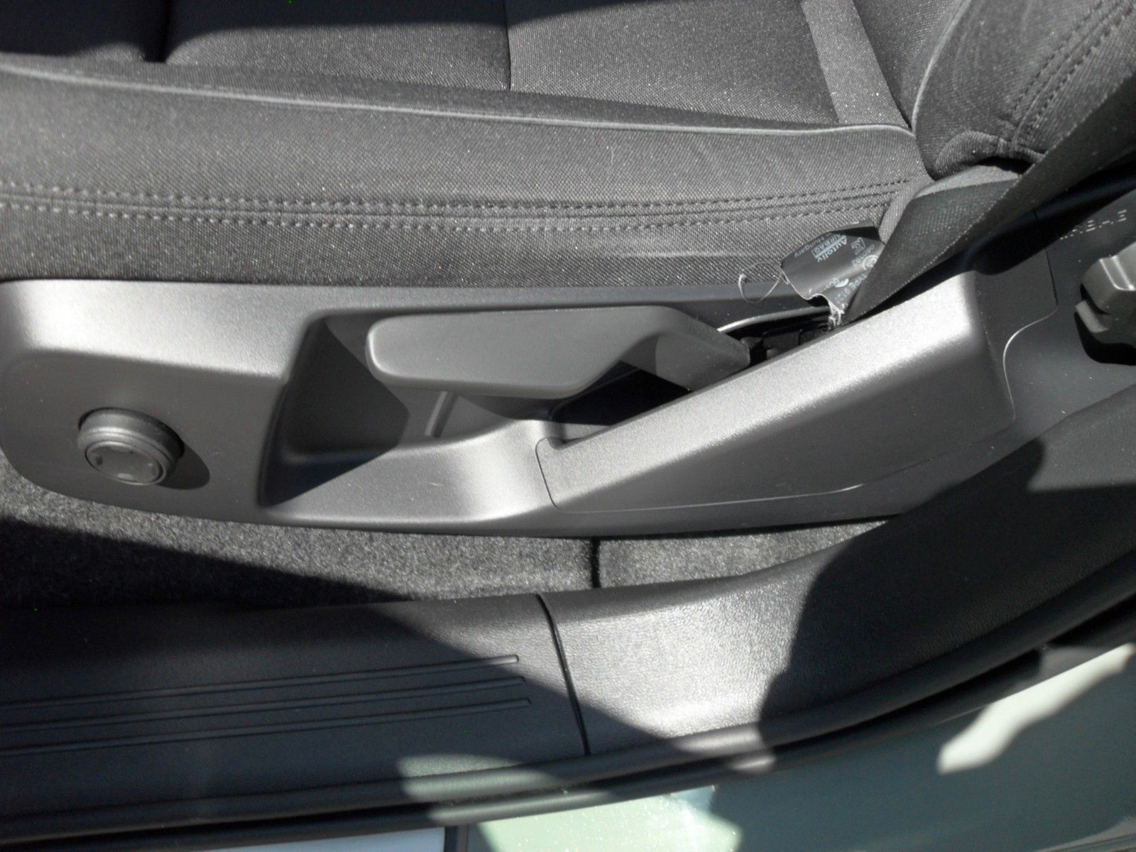 Fahrzeugabbildung Volvo XC 40 Plus Recharge Pure Electric 2WD |AHK | LED