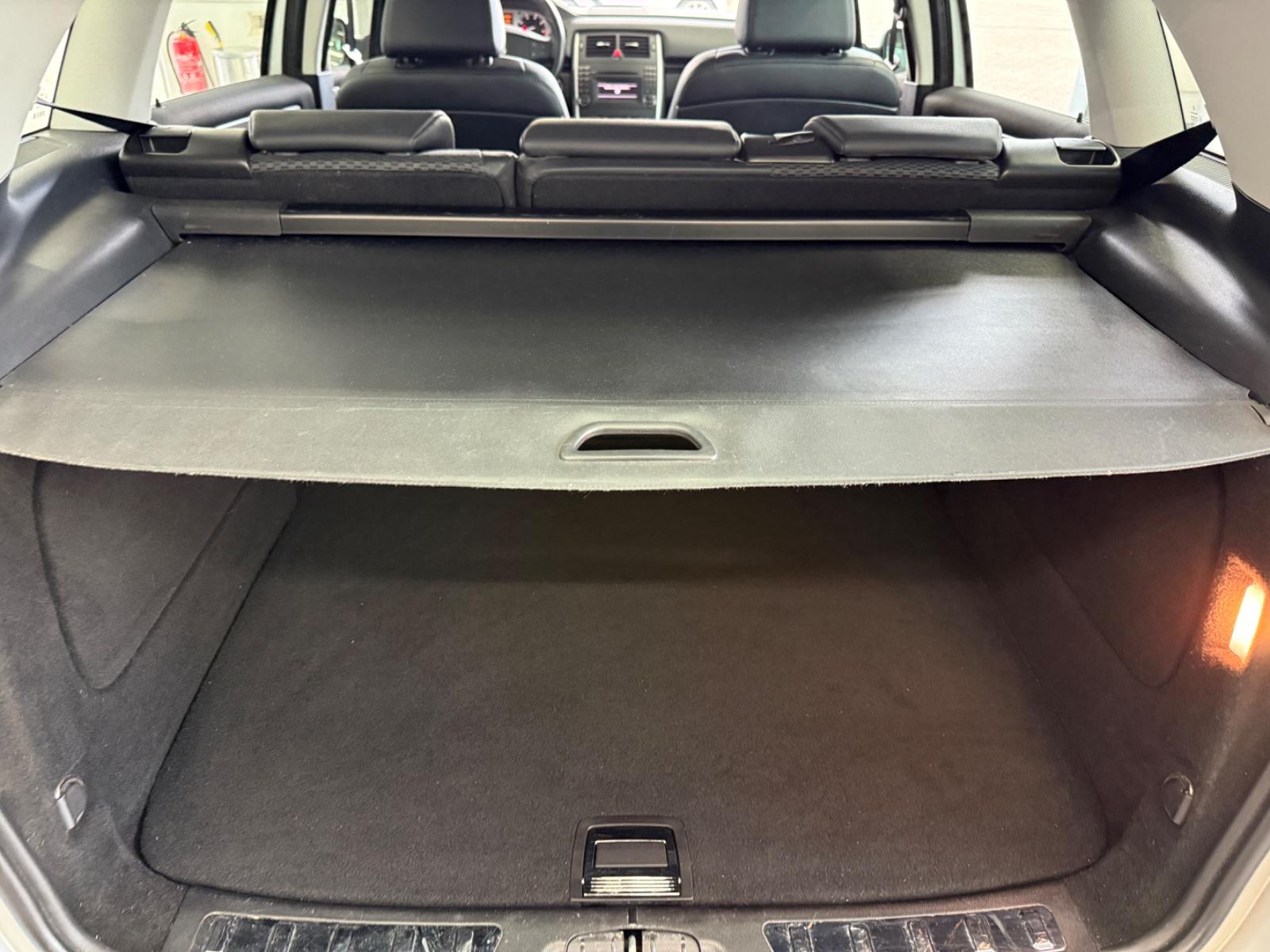 Mercedes-Benz B 200*SPORT*AUTOMATIK*SHZ*NAVI*AHK*TEMP*PARK-ASS