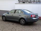 Volkswagen Jetta 2.0 FSI - Sitzheizung, Tempomat, PDC, AHK - Volkswagen Jetta: 2.0