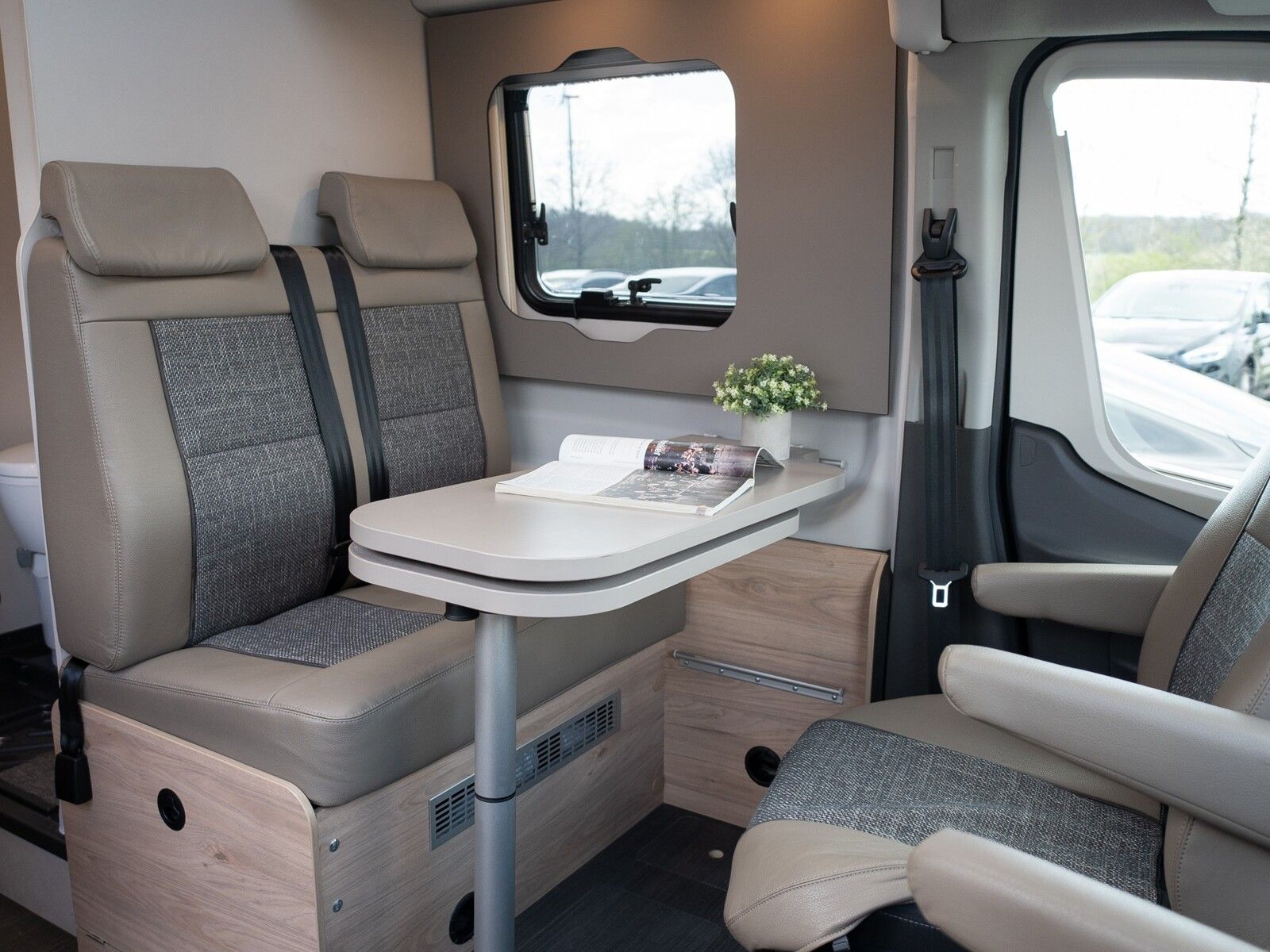 Fahrzeugabbildung Dethleffs Globetrail Classic 590 DK Ford Assistenz-Systeme