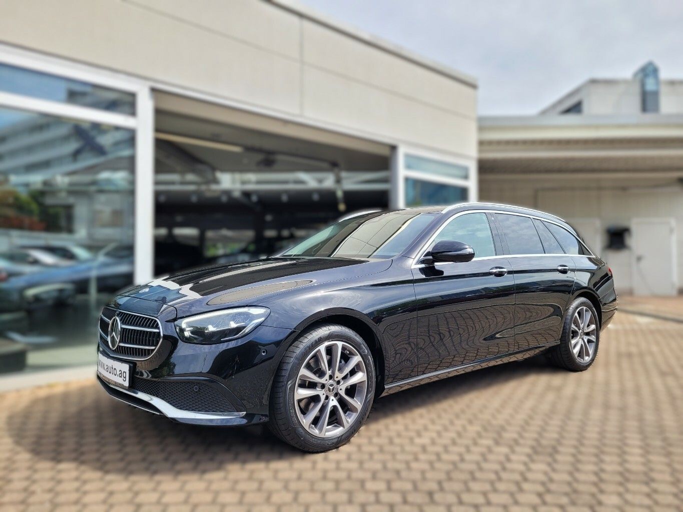 MERCEDES-BENZ E 220 d Avantgarde*AHK*HeadUp*360°-Kamera*Burmes