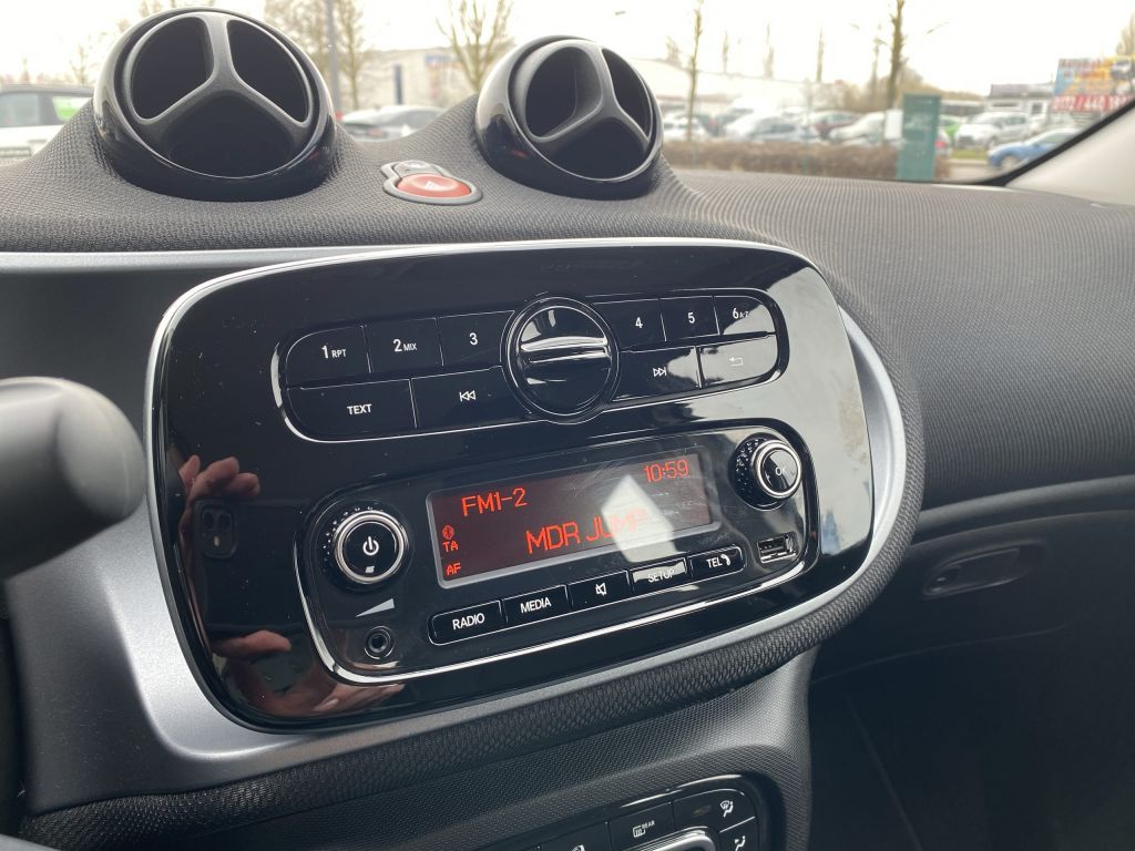 Fahrzeugabbildung Smart smart forfour passion *PDC hinten*Sitzh.*Klimaau