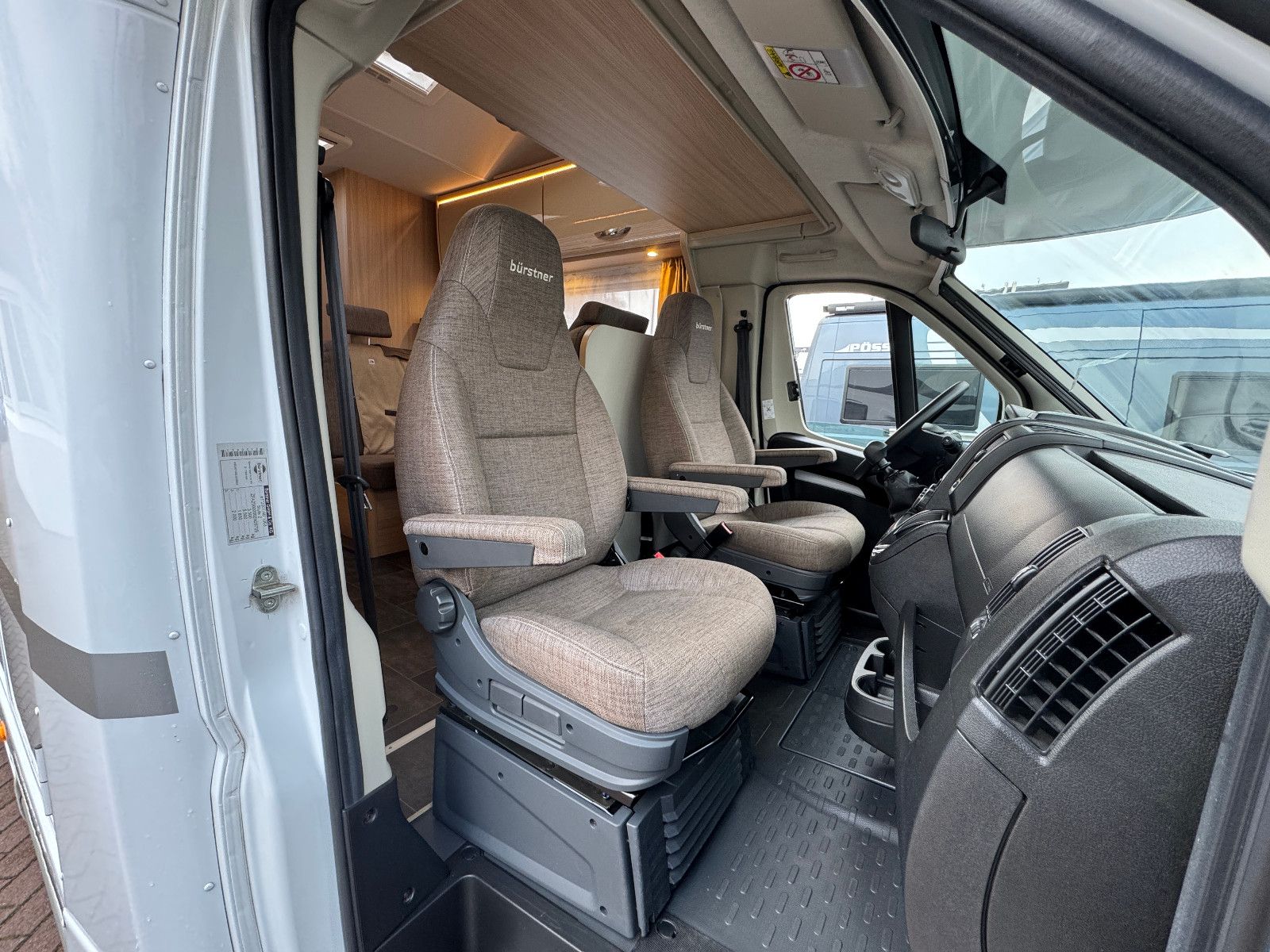 Fahrzeugabbildung Bürstner Lyseo TD A 700 FIAT 6 Schlafplätze SAT KAMERA
