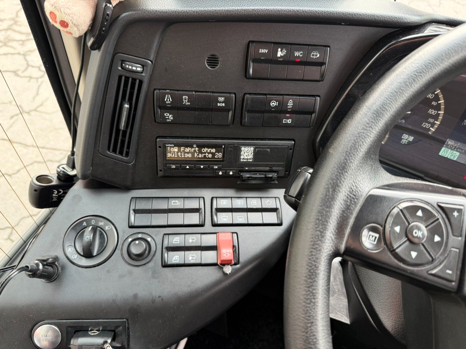 MERCEDES-BENZ  2019 - Image 12 of 30