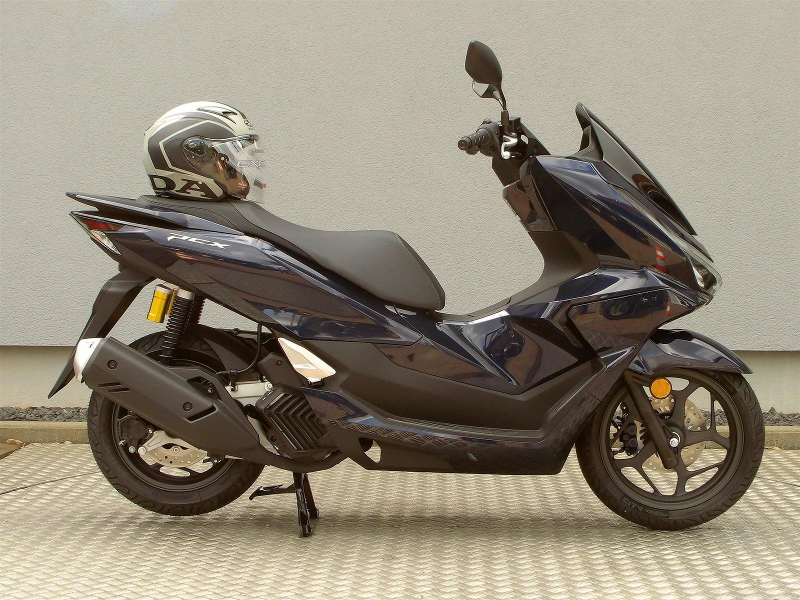 Honda PCX125 inkl. Kabuto Jet Helm