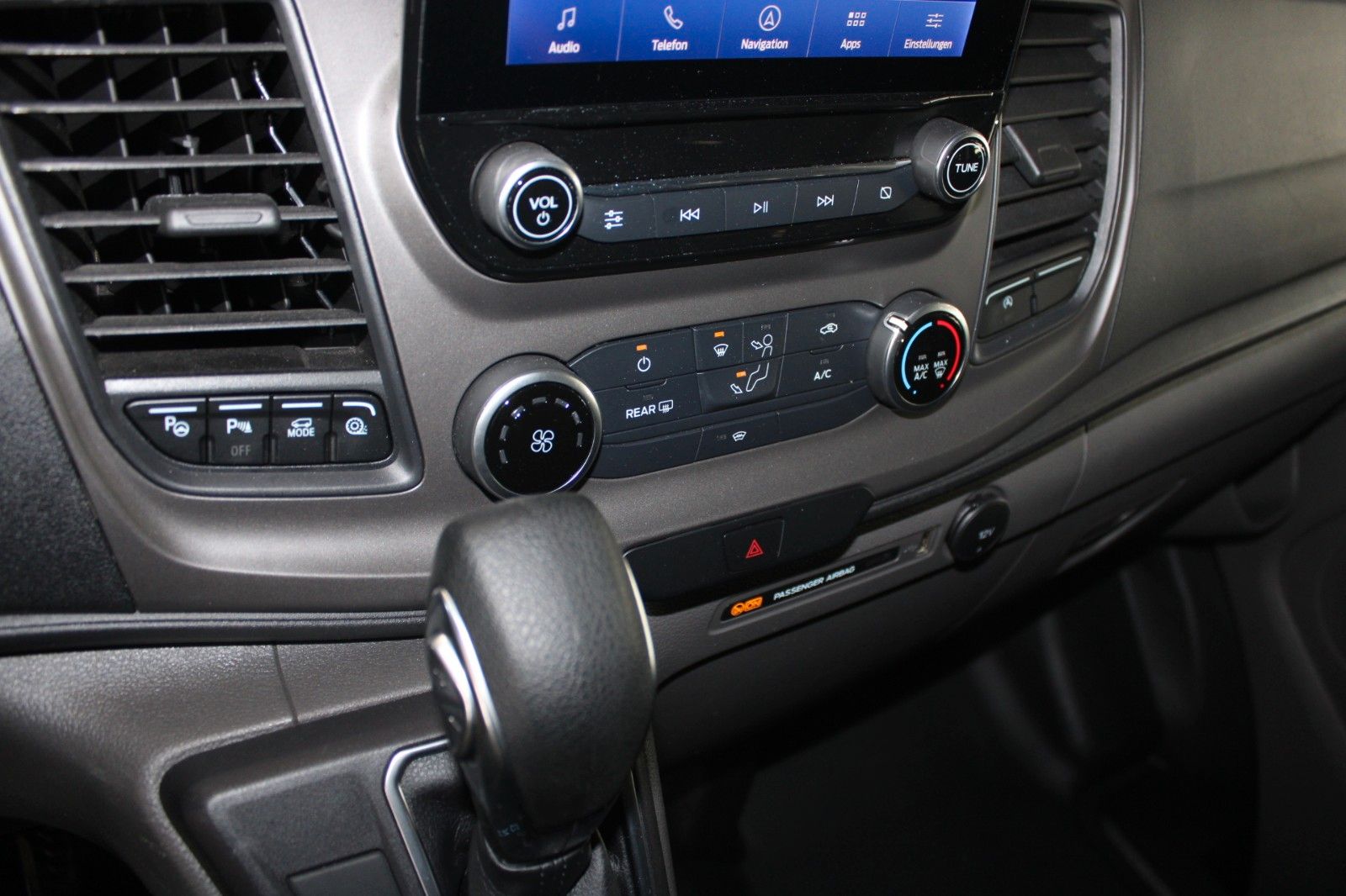 Fahrzeugabbildung Ford Ford Nugget PLUS Aufstelldach Aut WC Markise AHK