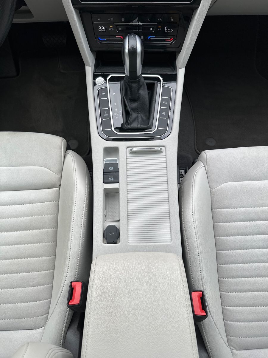 Fahrzeugabbildung Volkswagen Passat Variant GTE NAV+IQLIGHT+AHK+PANO+KAM+360°