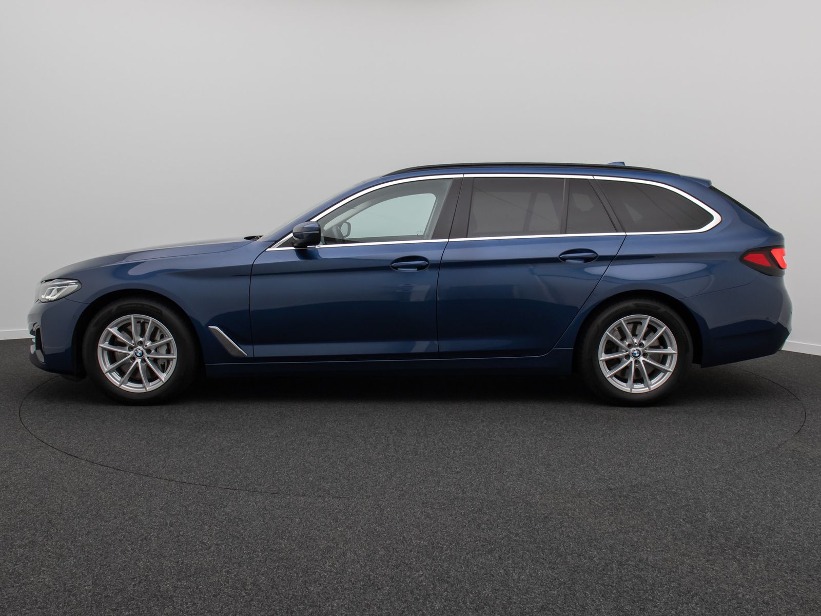 Fahrzeugabbildung BMW 530d xD HUD DAB HiFi Kamera Laser Alarm Komfort