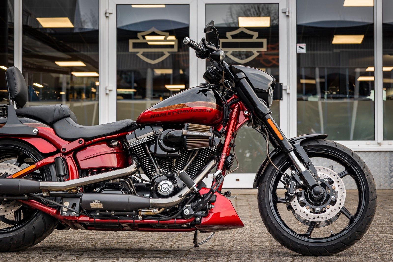 Fahrzeugabbildung Harley-Davidson FXSE CVO Pro Street Breakout - Jekill & Hyde