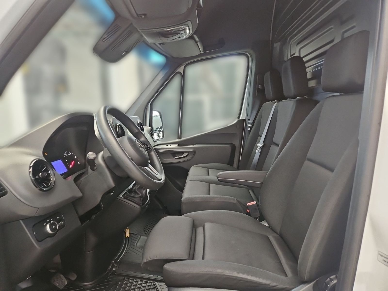 Fahrzeugabbildung Mercedes-Benz Sprinter 317 Kasten L2H2 3,5t AHK PTS RFK MBUX