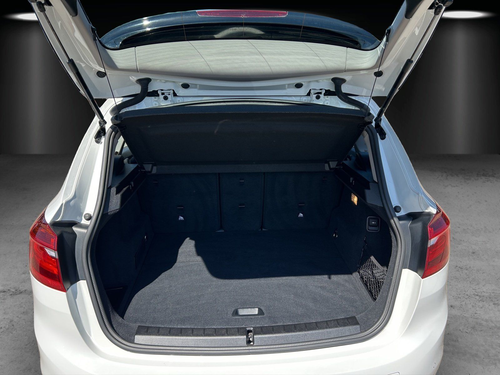 Fahrzeugabbildung BMW 218 Active Tourer, Advantage
